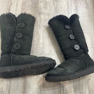 UGG Bailey Button Triplet Boots Blacks Size 7